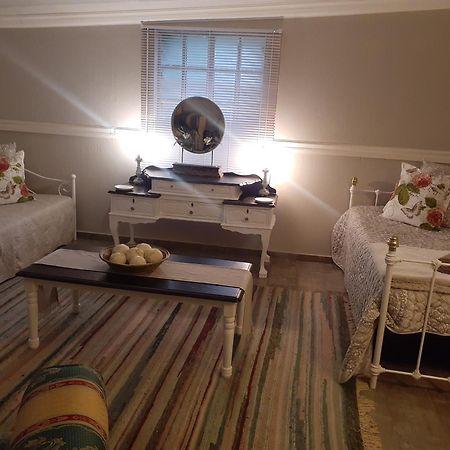 Roses And Pebbles B & B Guest House Klerksdorp Exterior foto