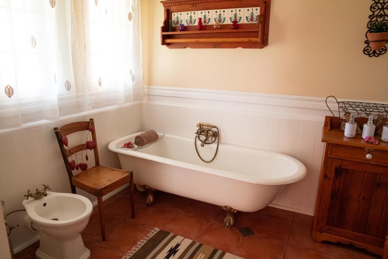 Roses And Pebbles B & B Guest House Klerksdorp Exterior foto