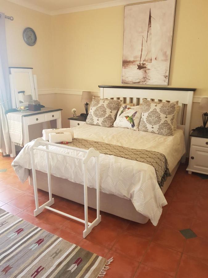 Roses And Pebbles B & B Guest House Klerksdorp Exterior foto